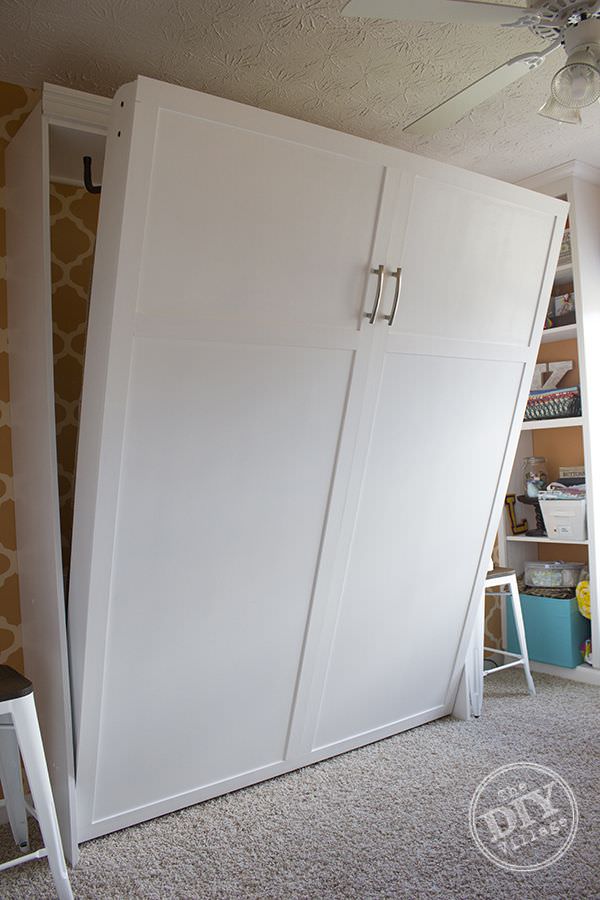 Murphy beds are multifunctional, they are really useful for small spaces. Read this post to learn how to DIY Murphy beds.