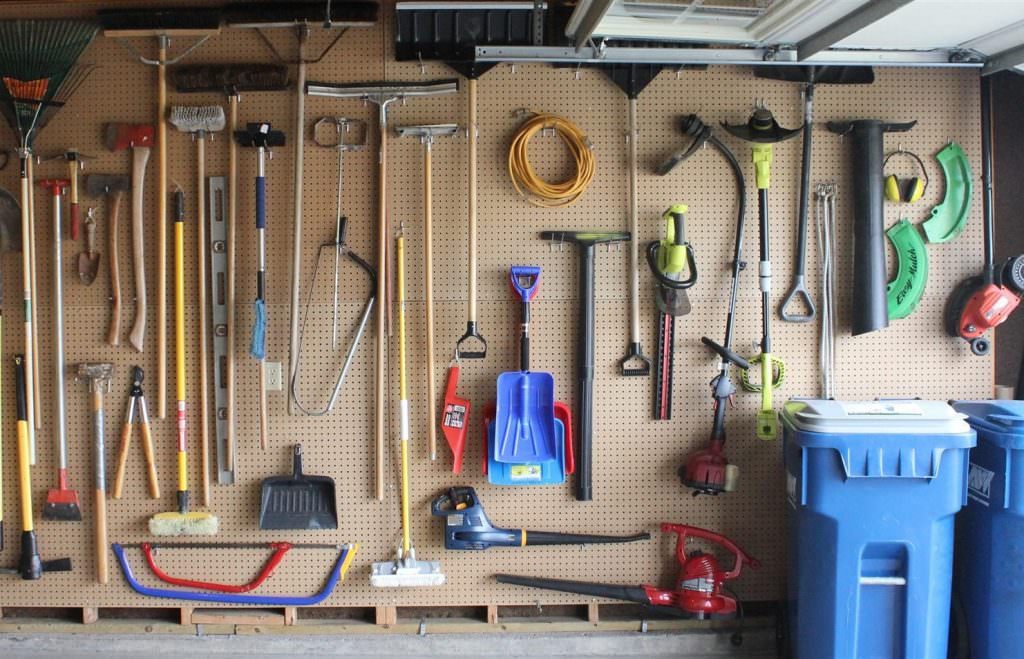 pegboard-garage-organization