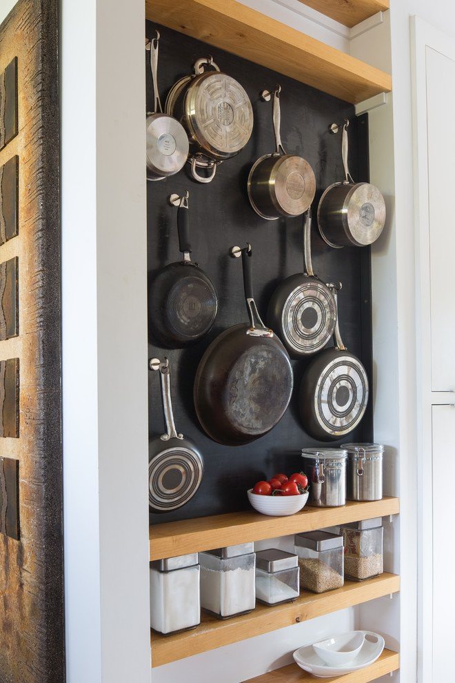 Having a small kitchen doesn't mean it needs to be cluttered and congested. With these 7 food storage solutions you can avoid this!