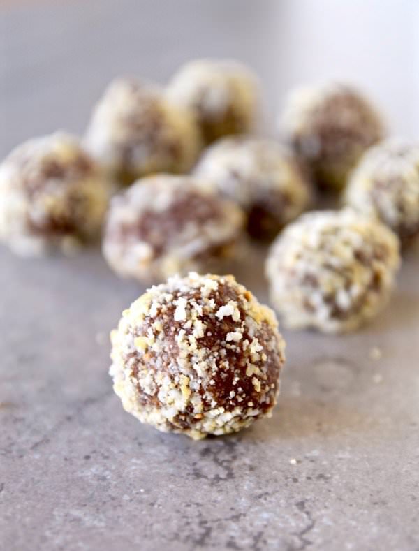 veganchocolatecoconutcashewballs-custom